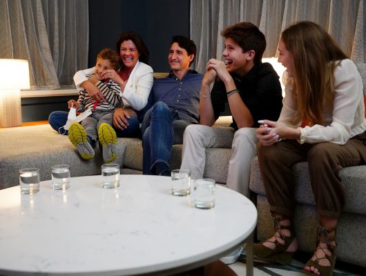 Justin Trudeau, chef du Parti libéral, est réélu dans Papineau